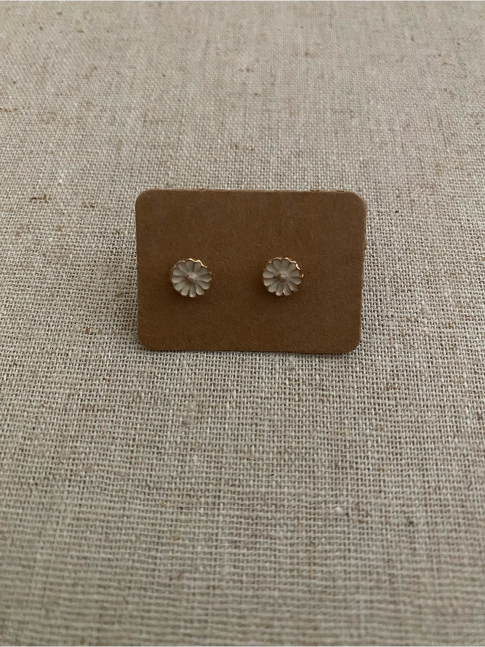 Delicate White Flower Stud Earrings - Women Jewelry